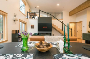 Newly Built Lakeview Escape with Game Room, Spa, Hot Tub